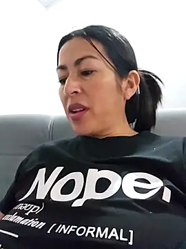 JustSamantha  online show from December 14, 9:42 pm