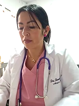 JustSamantha  online show from November 30, 3:05 pm