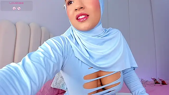 Amira-Zahra online show from June 12, 10:40 pm