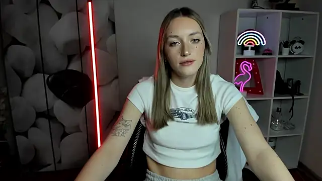 EvelynBlond online show from December 19, 1:58 pm