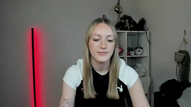 EvelynBlond online show from April 2, 1:41 pm