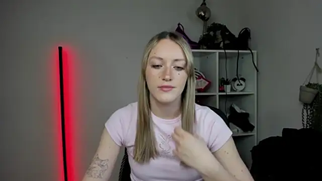 EvelynBlond online show from April 8, 12:40 pm