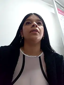 Layla-daring online show from May 29, 7:01 pm