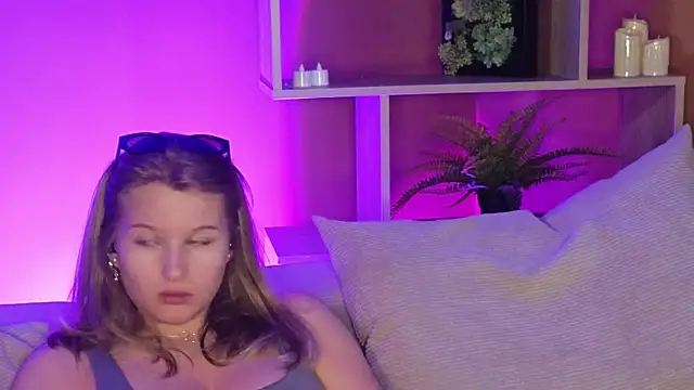ImiMonroe online show from June 13, 4:43 am
