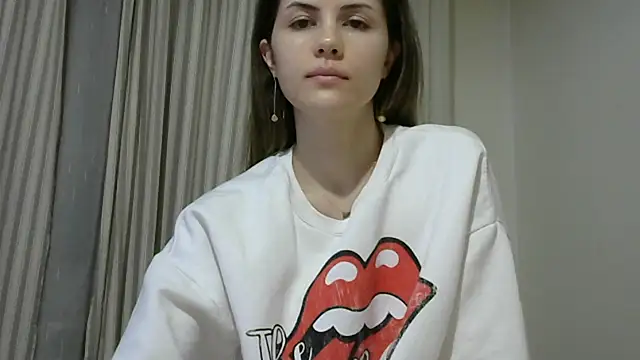 Erii18 online show from December 16, 8:15 pm