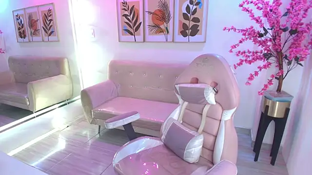 Emily andrews online show from July 24, 7:44 pm