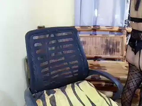 lovelyxmorena online show from April 14, 11:38 pm