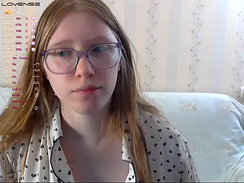 LustfulSarah online show from December 15, 10:15 pm