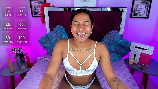 Samantha  F W online show from January 13, 6:34 pm