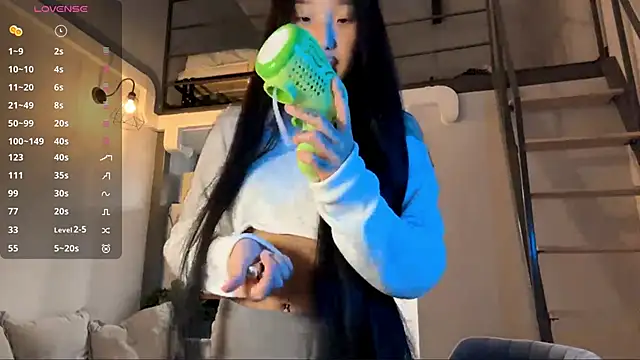 EIeniVanwart online show from January 7, 4:43 pm