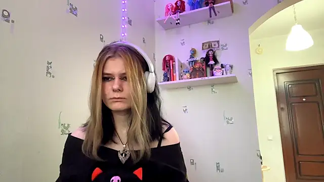 TraceeSchutt online show from December 22, 1:25 pm