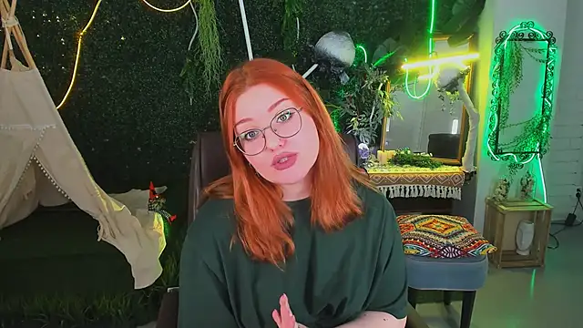 StaceyJensen online show from December 3, 9:44 am