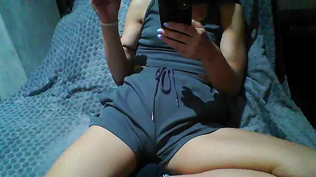 DeeLouLou online show from July 28, 8:34 pm