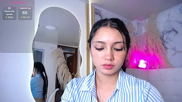  ArianaToro online show from December 5, 5:58 pm