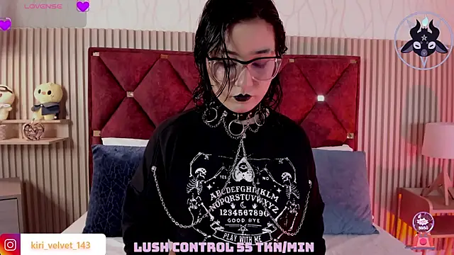 Kiri Velvet online show from June 5, 8:15 pm
