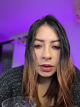 MaddieHunter online show from February 24, 1:10 pm