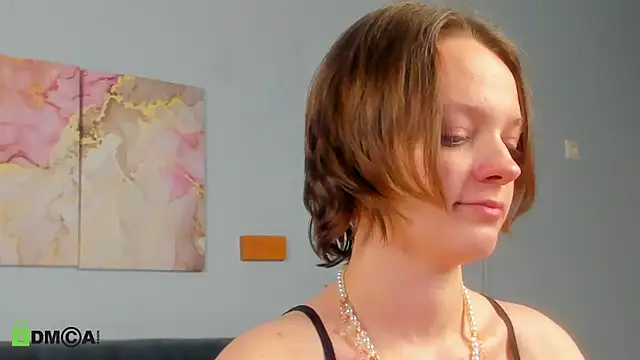 Olivia Riesz online show from May 7, 1:32 am
