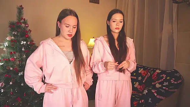 VirginiaRowe online show from December 1, 1:58 pm