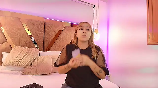 emma cook  online show from November 28, 9:29 pm