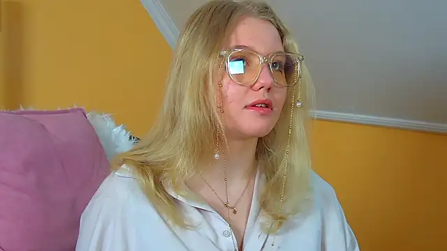 EmilyEvanse online show from February 24, 6:23 am