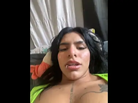 SaraAndrade  online show from December 13, 7:53 pm