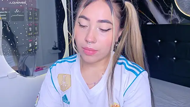 Manuela Velvet online show from November 30, 4:27 am