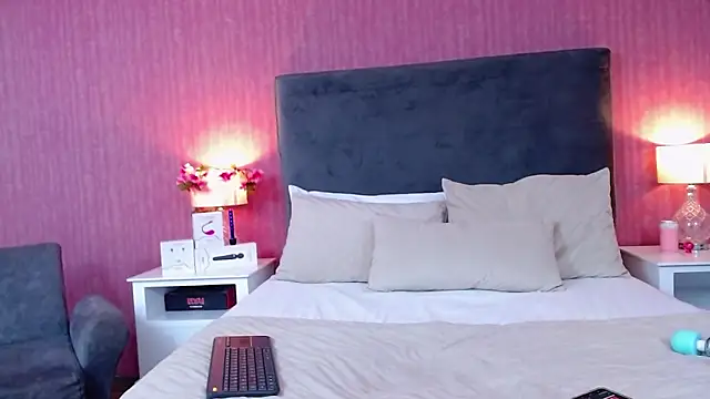 ArianaRosee  online show from January 15, 12:05 am