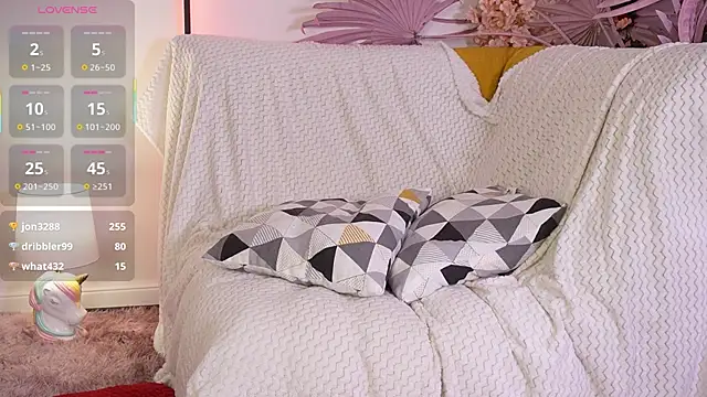 Moonliora online show from June 11, 12:32 am