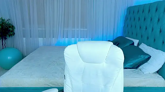 Miss  Linn online show from December 2, 12:18 pm