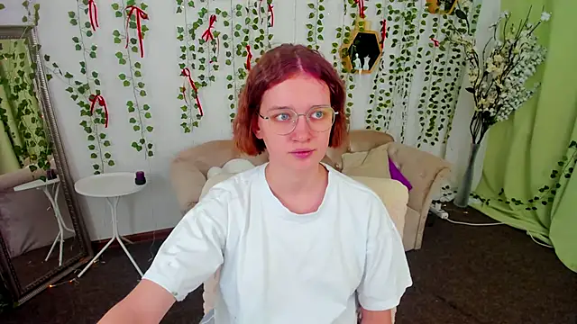 Mia Mooore online show from February 18, 1:21 pm