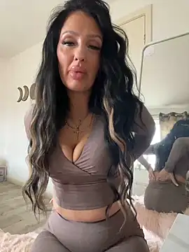 Lolaxox  online show from March 8, 4:00 pm