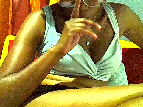 PreettyTee online show from April 16, 12:33 am