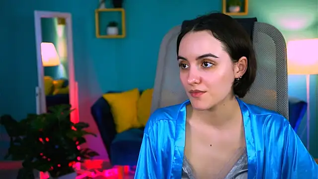 KateWillows online show from February 15, 7:51 am