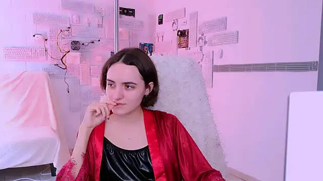 KateWillows online show from February 18, 8:13 am