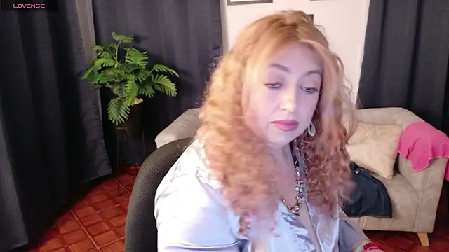 MilfArlet online show from December 19, 1:58 pm