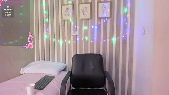  Zoecooper online show from February 2, 11:42 am