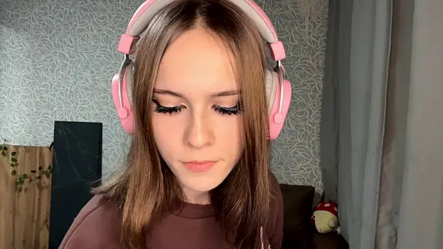 EvaLoveer online show from December 1, 11:03 am