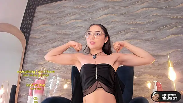 Mia Luxor online show from May 11, 4:04 pm