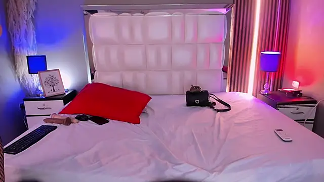 xCharlotte 20 online show from March 1, 9:25 pm