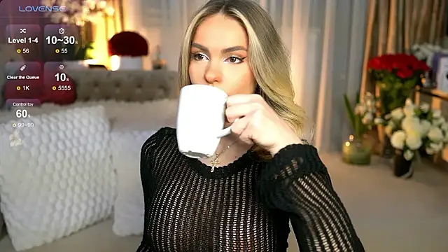 ChloeVelvetx online show from March 12, 9:39 pm