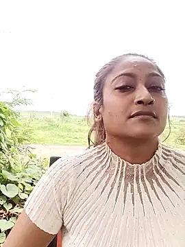 dusky diva d online show from August 6, 10:00 am