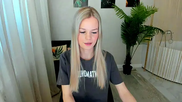 MidnighteAura online show from May 6, 12:31 pm