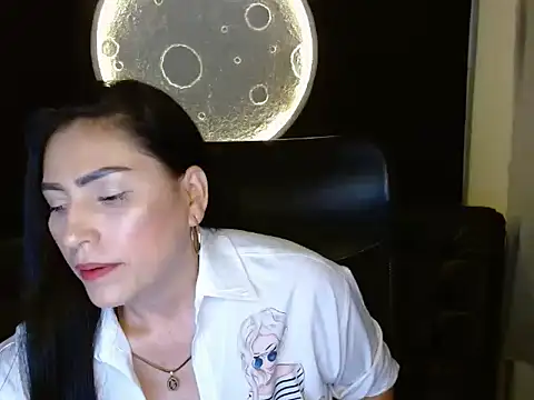 chelsyfox1 online show from December 3, 3:20 am