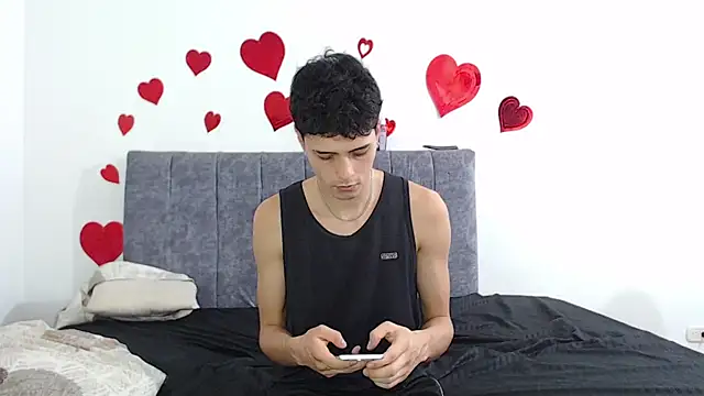 hottie couplee online show from June 16, 10:33 pm