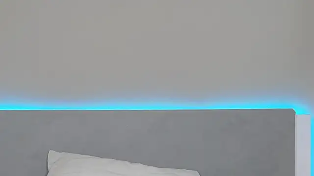 RachaelMils online show from March 6, 4:07 am