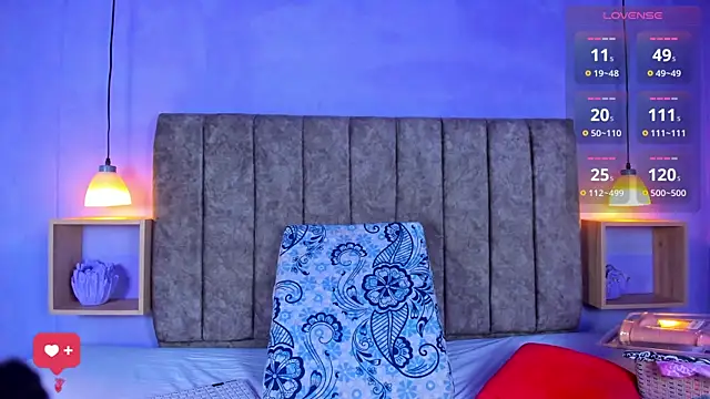 RousseVyxen online show from January 14, 7:30 pm