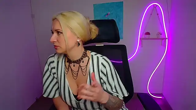 Melodie Aster online show from April 3, 11:41 am