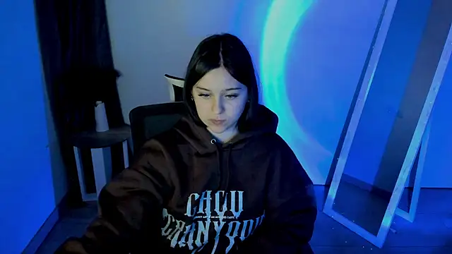 Lilu May online show from May 14, 4:46 pm