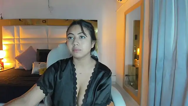 Zoei Moon online show from May 27, 7:00 pm