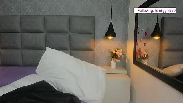 emilyy r online show from March 8, 2:04 am